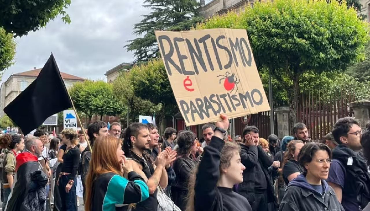 La crisis de la vivienda vuelve a movilizar a más de un millar de personas en Santiago- EUROPA PRESS