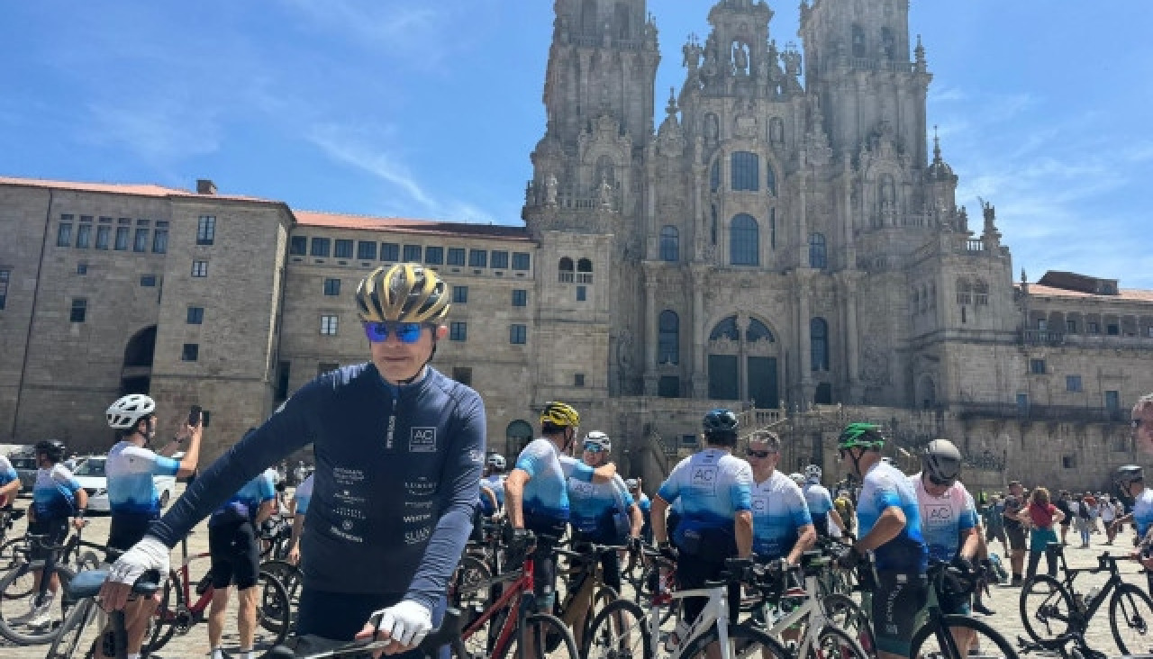El presidente de ACHM Hotels by Marriott, Antonio Catalán, a su llegada a Santiago tras realizar el Camino