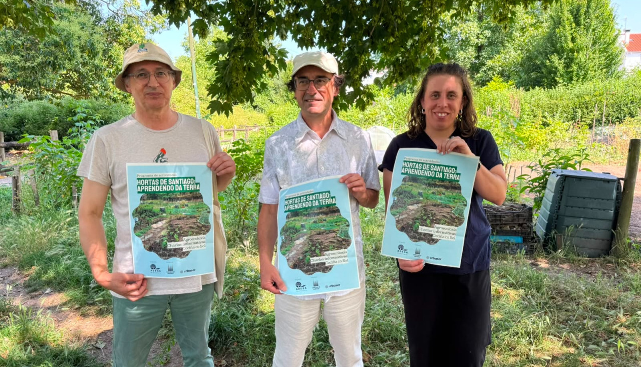 O concelleiro de Sustentabilidade Ambiental, Xesús Domínguez, participou nunha das charlas organizadas polo Concello de Santiago e ADEGA no Campo das Hortas