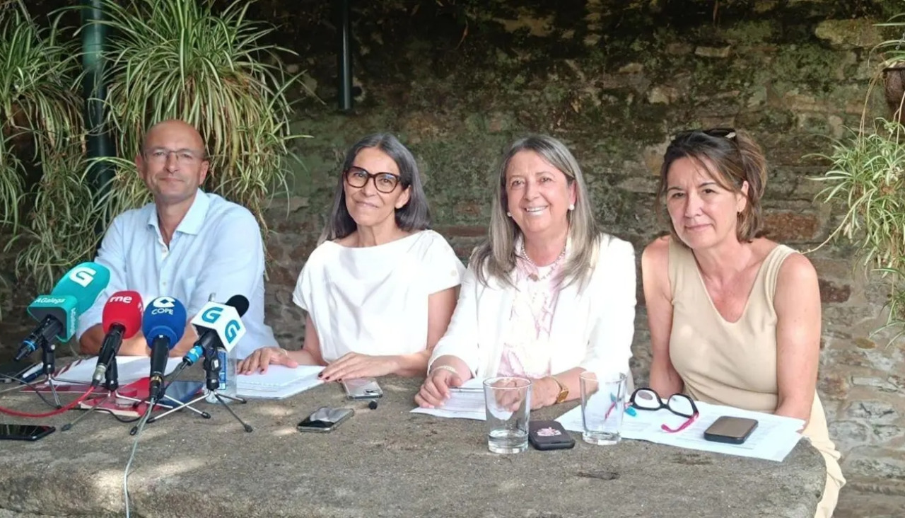 Mercedes Rosón, Gonzalo Muíños, Mila Castro y Marta Álvarez anunciaron este martes la creación de una candidatura independiente