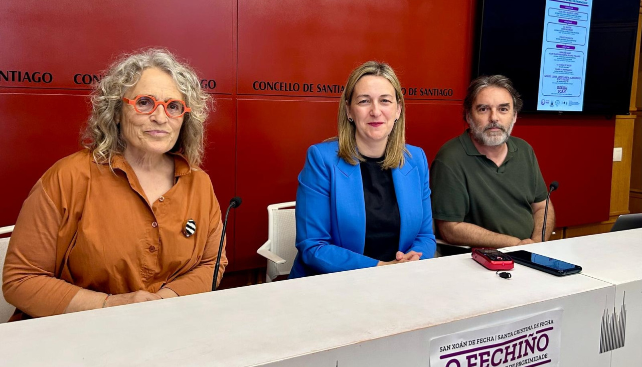 A concelleira de Capital Cultural, Míriam Louzao, presentou a quinta edición d'O Fechiño xunto a representantes da asociación A Pedra que Fala e de aCentral Folque, entidades impulsoras do festival