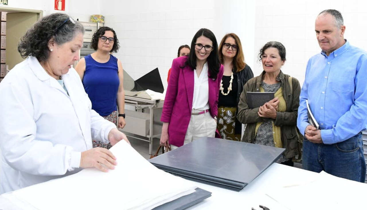 Representantes da Universidade de Santiago e da familia Vázquez López formalizaron a doazón do fondo documental do Pazo de Andeade no Arquivo Histórico da USC