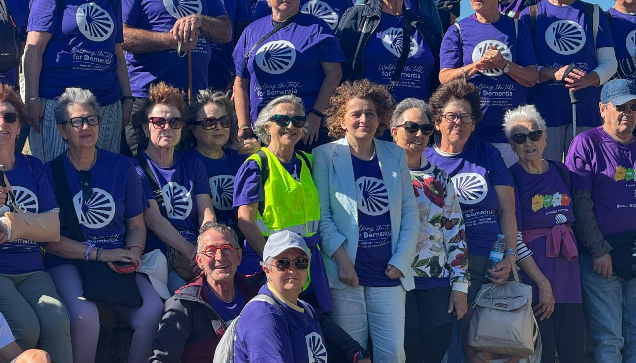 La caminata solidaria 'Talk for Dementia 2026', impulsada por Agadea, reunió este jueves en Santiago a personas afectadas, familiares, cuidadores y profesionales