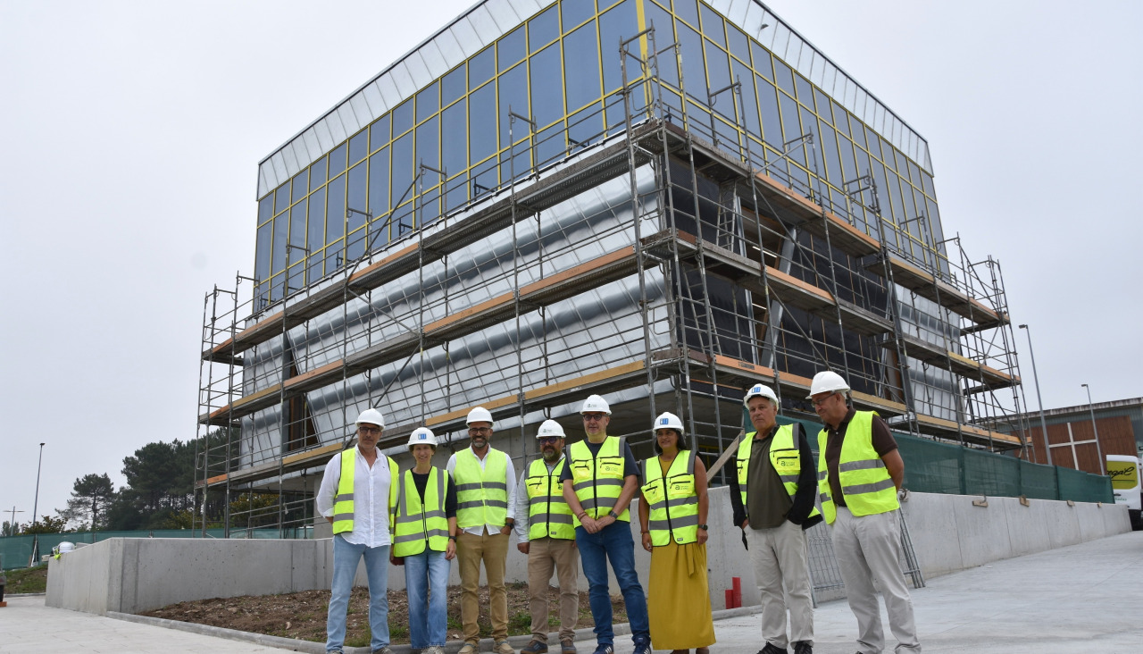 O alcalde de Ames, Blas García, e membros do goberno local visitaron as obras do Centro Multifuncional do Milladoiro