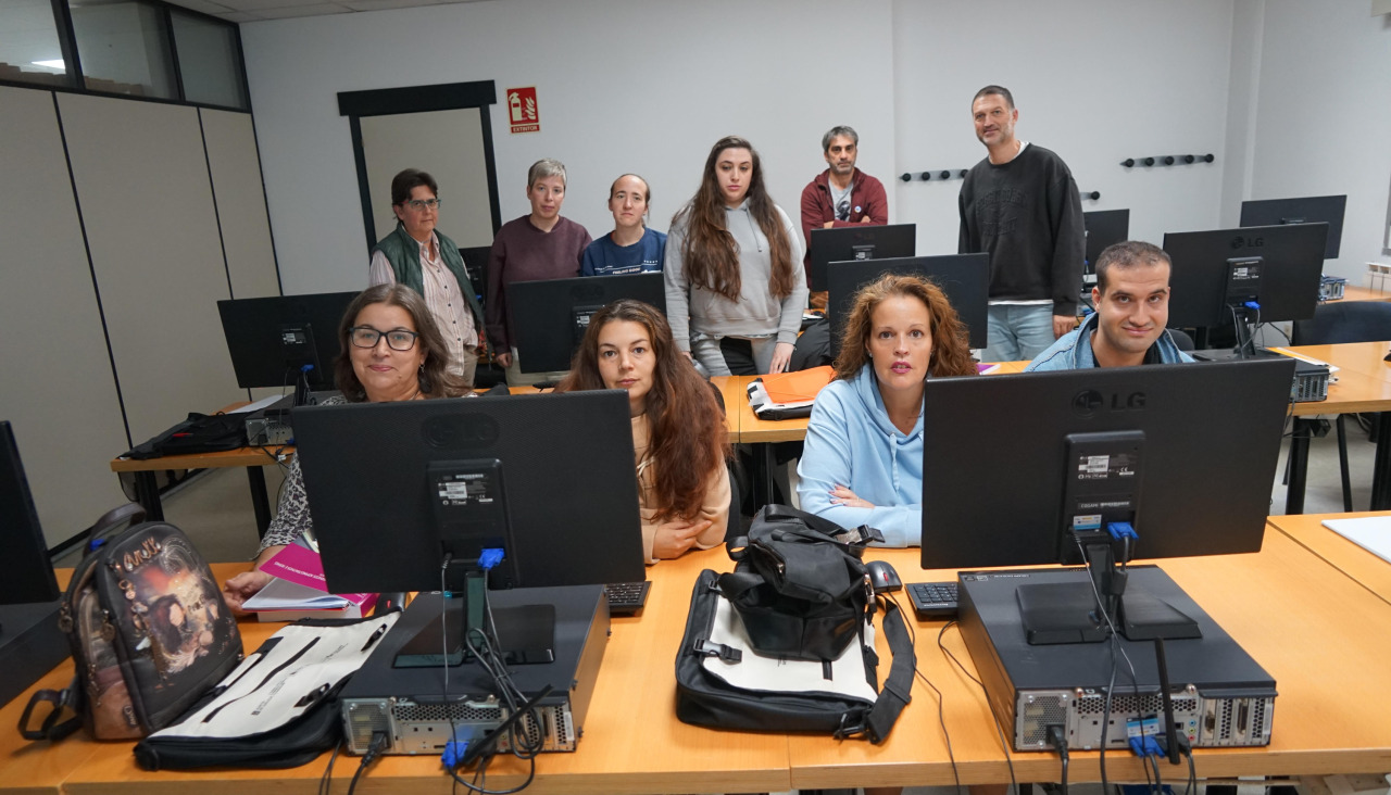 ieCkAyrmFG-alumnado-do-curso-afd-impartido-en-santiago-o-ano-pasado