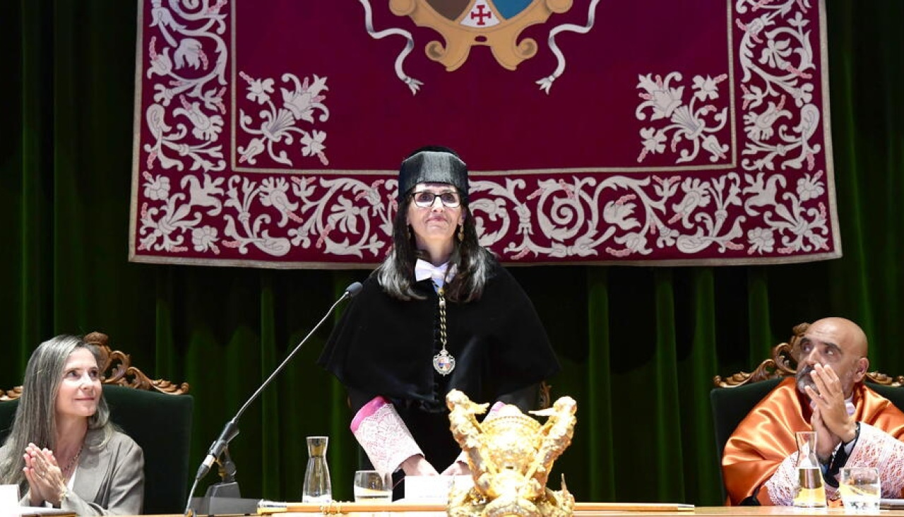 Rosa Crujeiras presidió por primera vez como rectora el acto solemne de apertura del curso académico 2026-2027 de la USC en el Colexio de Fonseca