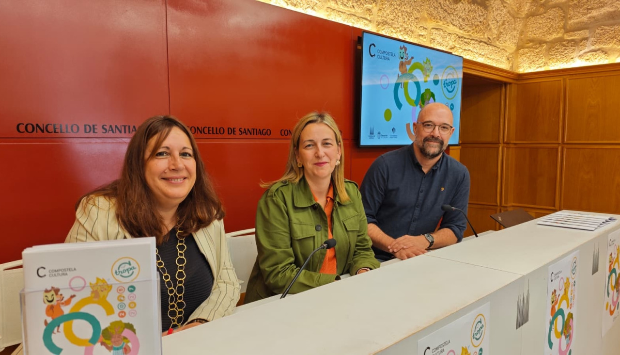A nova programación da Tropa C foi presentada este xoves pola concelleira de Capital Cultural, Míriam Louzao; a deputada de Cultura da Deputación da Coruña, Natividade González; e o director-xerente do Auditorio de Galicia, Xaquín López