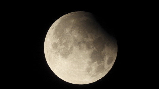Luna llena sobre la catedral de Santiago (3)