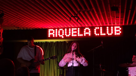 Concierto de Sabela en la sala Riquela de Santiago @ Eladio González Lois (8)