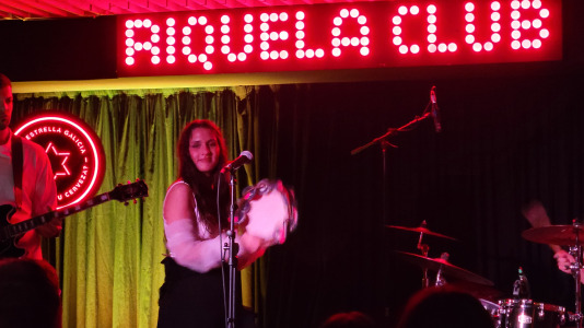 Concierto de Sabela en la sala Riquela de Santiago @ Eladio González Lois (5)
