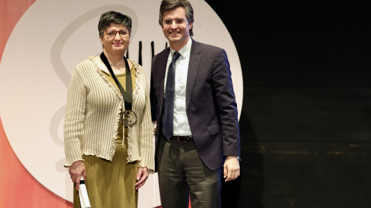 María José Barbazán recibe el premio a jueza más destacada, en reconocimiento a su trayectoria en el atletismo gallego