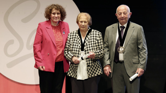 Chuco Barreiro y Maruxa Barral reciben el premio honorífico a la trayectoria, ligados durante décadas a la SD Compostela